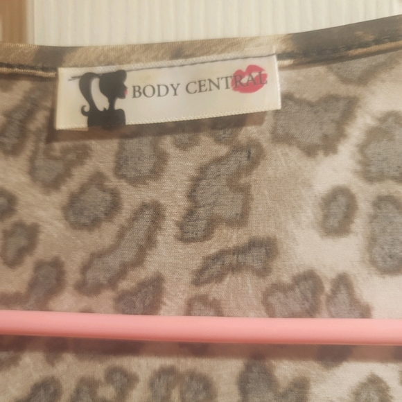 Multi Layered Ruffle top, leopard Print - Picture 4 of 7